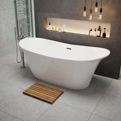 Carysil Milla 1700 Free standing bath close up.